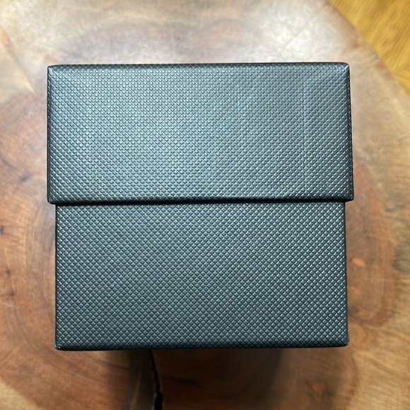 NEW IN BOX COACH 32mm RUBY WATCH WITH SIGNATURE FACE - Picture 15 of 16